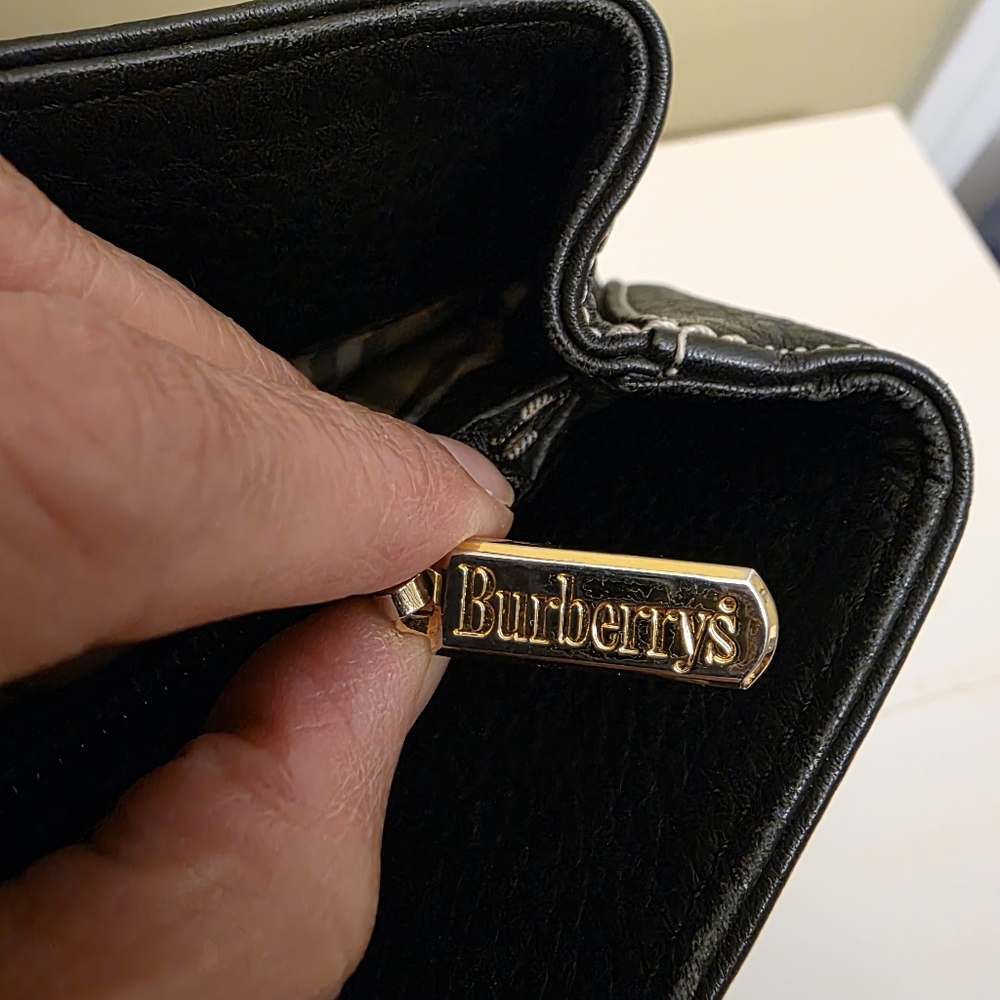 Burberry | Vintage Small Black Leather Handbag - Picture 11 of 16